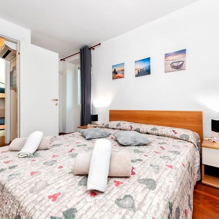 Havana - Apartment With Sea View Rovinj Eksteriør billede