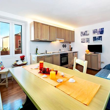 Havana - Apartment With Sea View Rovinj Eksteriør billede