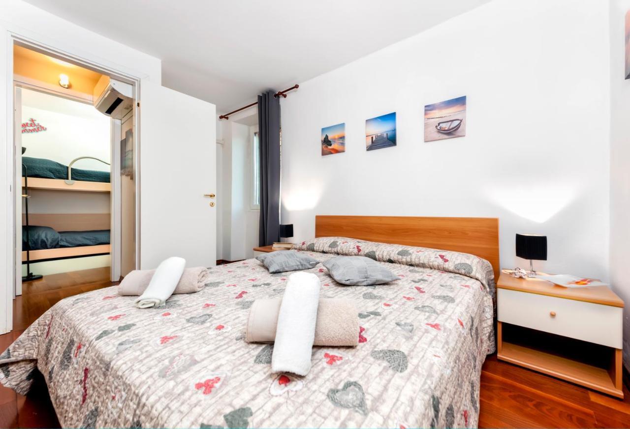 Havana - Apartment With Sea View Rovinj Eksteriør billede