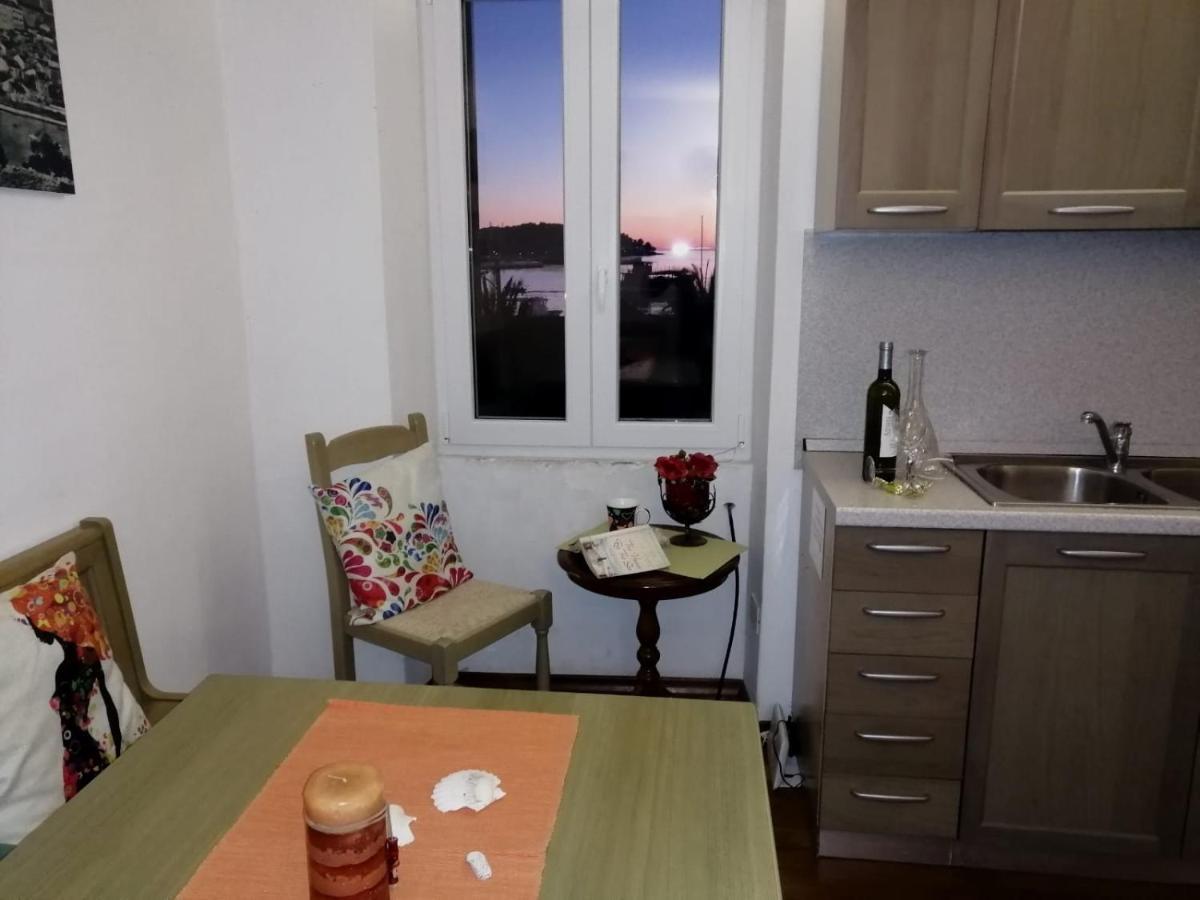 Havana - Apartment With Sea View Rovinj Eksteriør billede